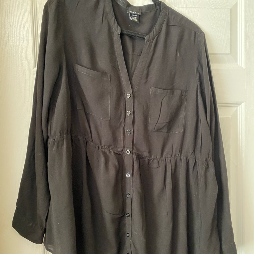 Torrid black button front babydoll top size 1 EUC!